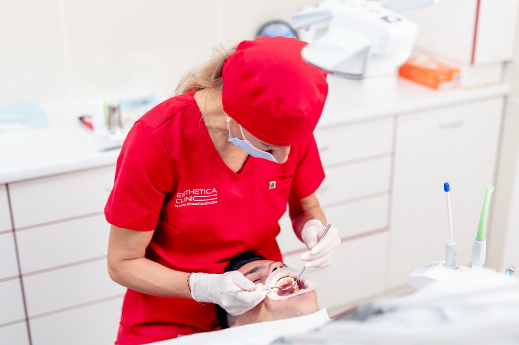 Implant zęba procedura stomatologiczna Łask