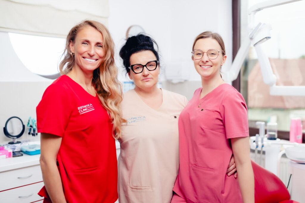 Implant zęba procedura w klinice dentystycznej Ozorków